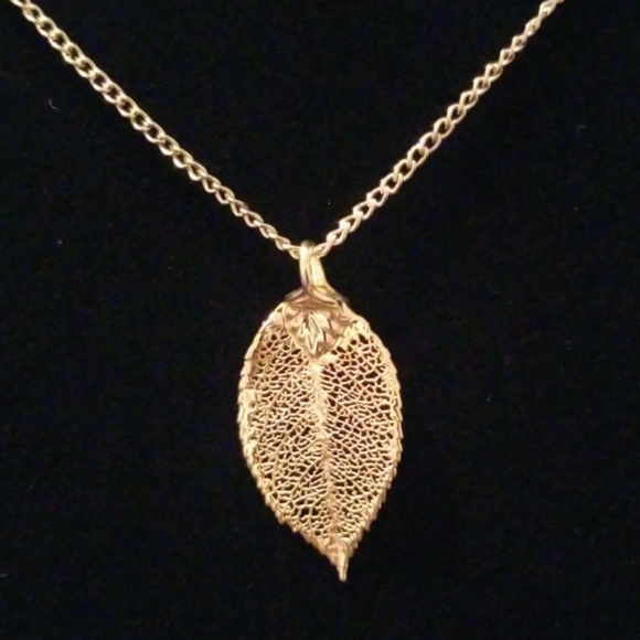 Yellow gold leaf necklace - Picture 3 of 4